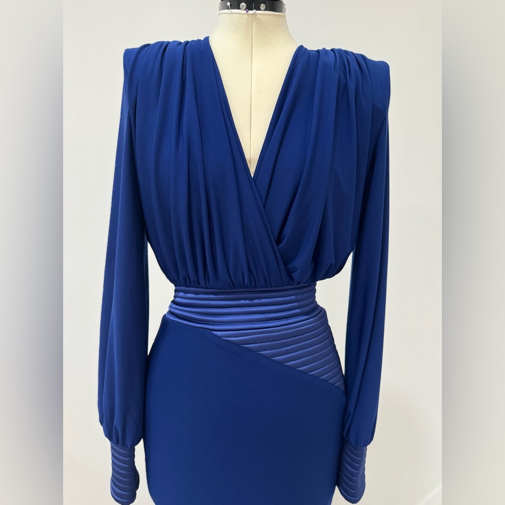 ZHIVAGO Signature Lover Man Keyhole-Back Midi Dress - Picture 6 of 11